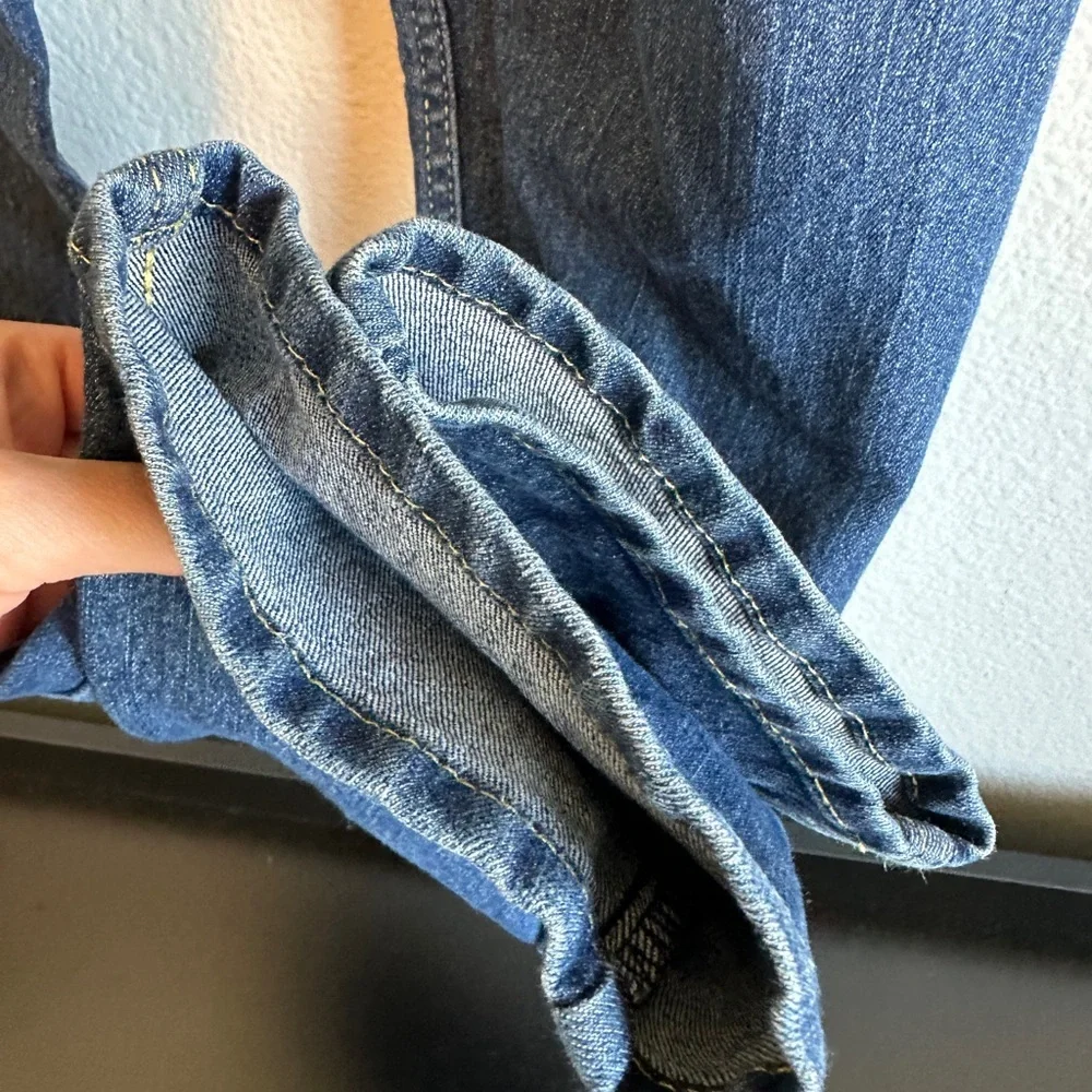 Levi's Blue Straight Jeans with Classic Style